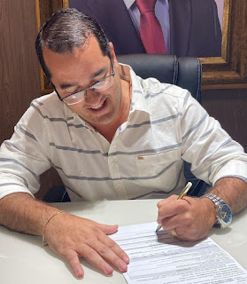 PREFEITO DI CARDOSO ASSINA COMPRA DE UMA AMBULÂNCIA GRANDE COM RECURSOS PRÓPRIOS